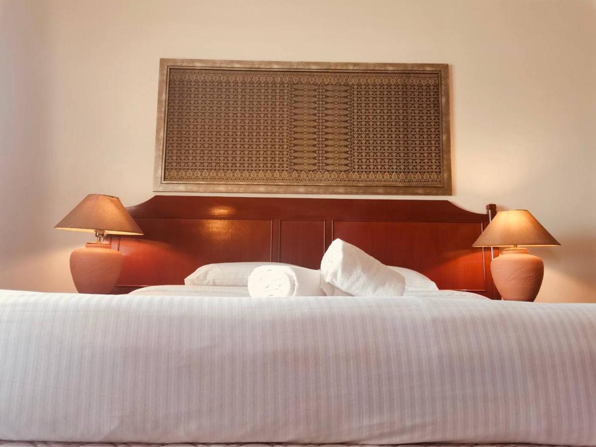 Romantic Couple Suite + Beach-Front Balcony 탄중붕가 외부 사진