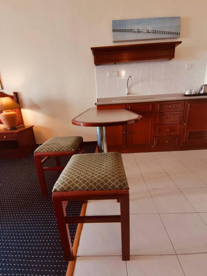 Romantic Couple Suite + Beach-Front Balcony 탄중붕가 외부 사진
