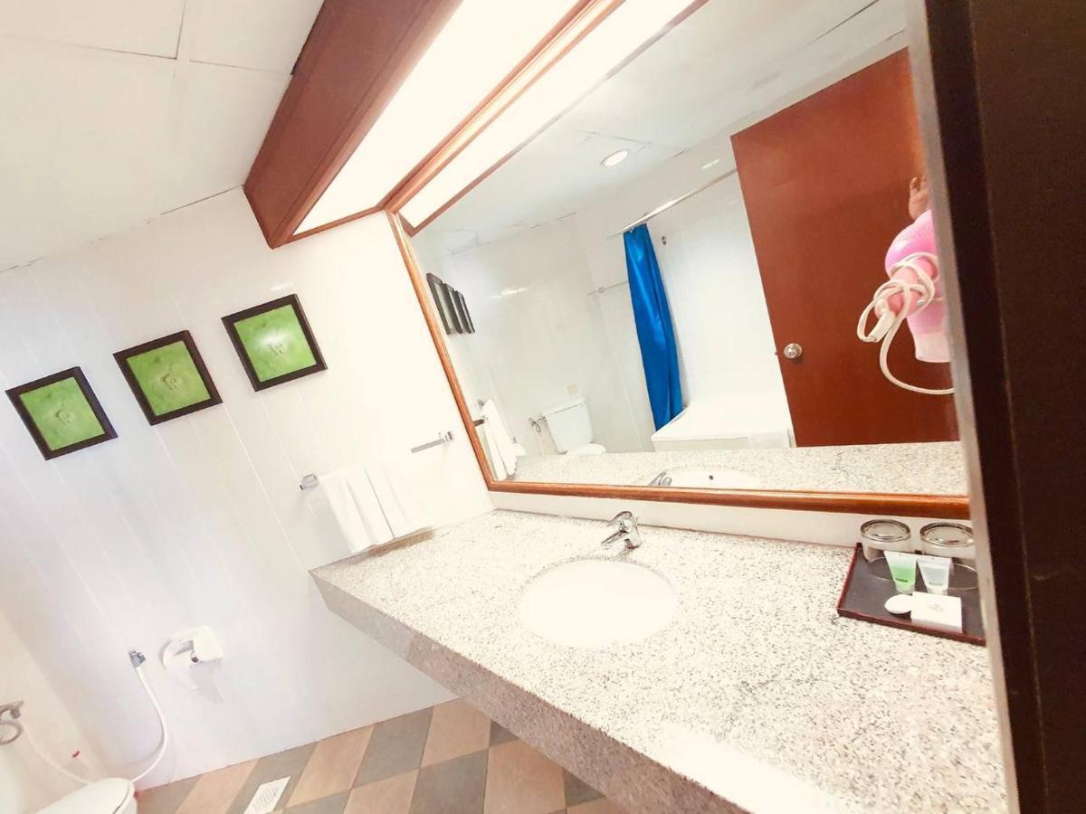 Romantic Couple Suite + Beach-Front Balcony 탄중붕가 외부 사진