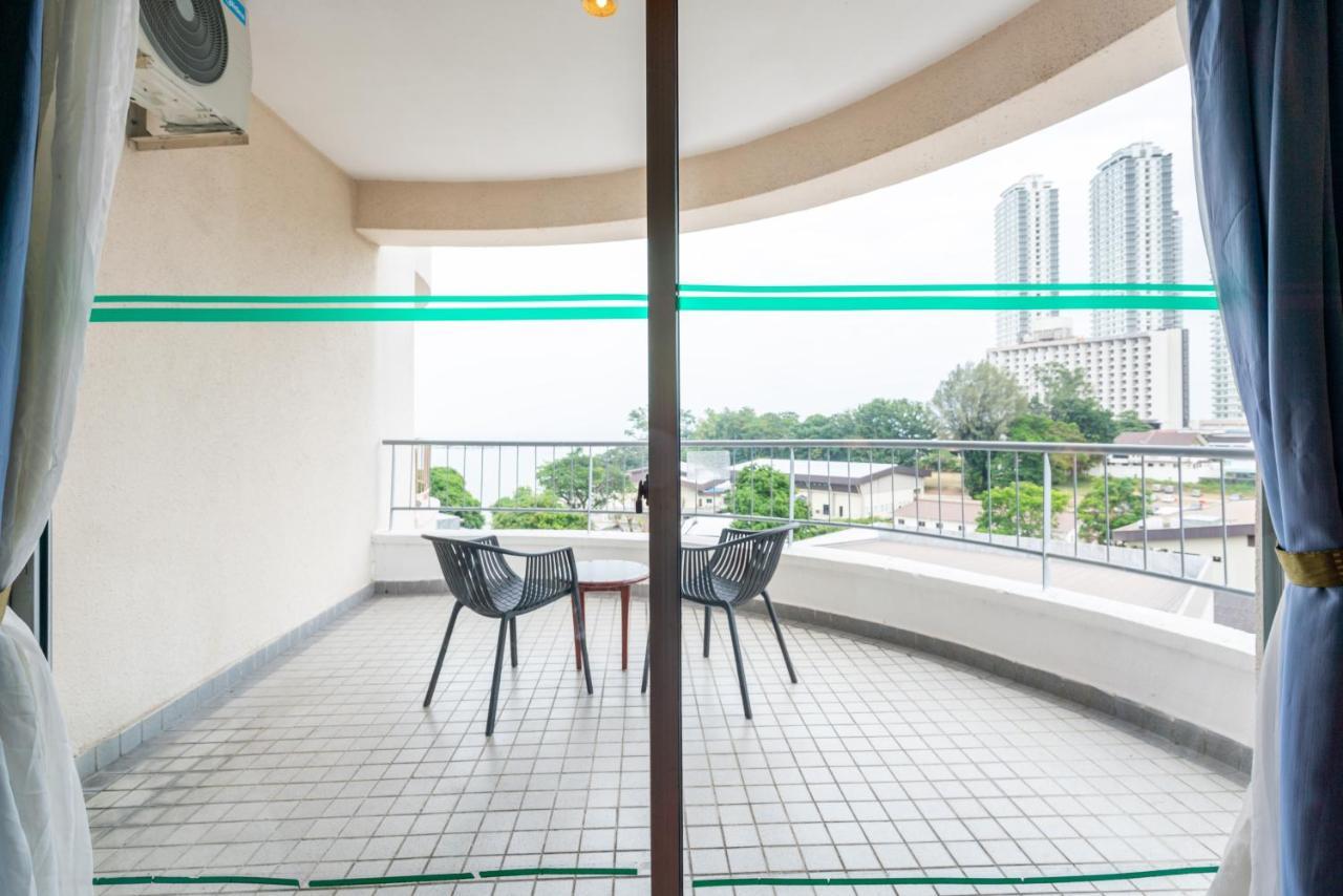Romantic Couple Suite + Beach-Front Balcony 탄중붕가 외부 사진