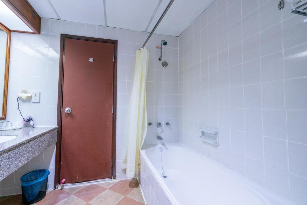 Romantic Couple Suite + Beach-Front Balcony 탄중붕가 외부 사진