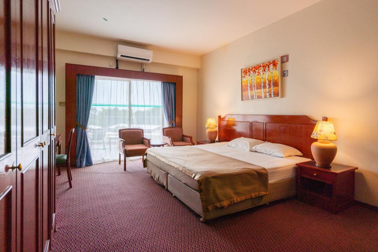 Romantic Couple Suite + Beach-Front Balcony 탄중붕가 외부 사진