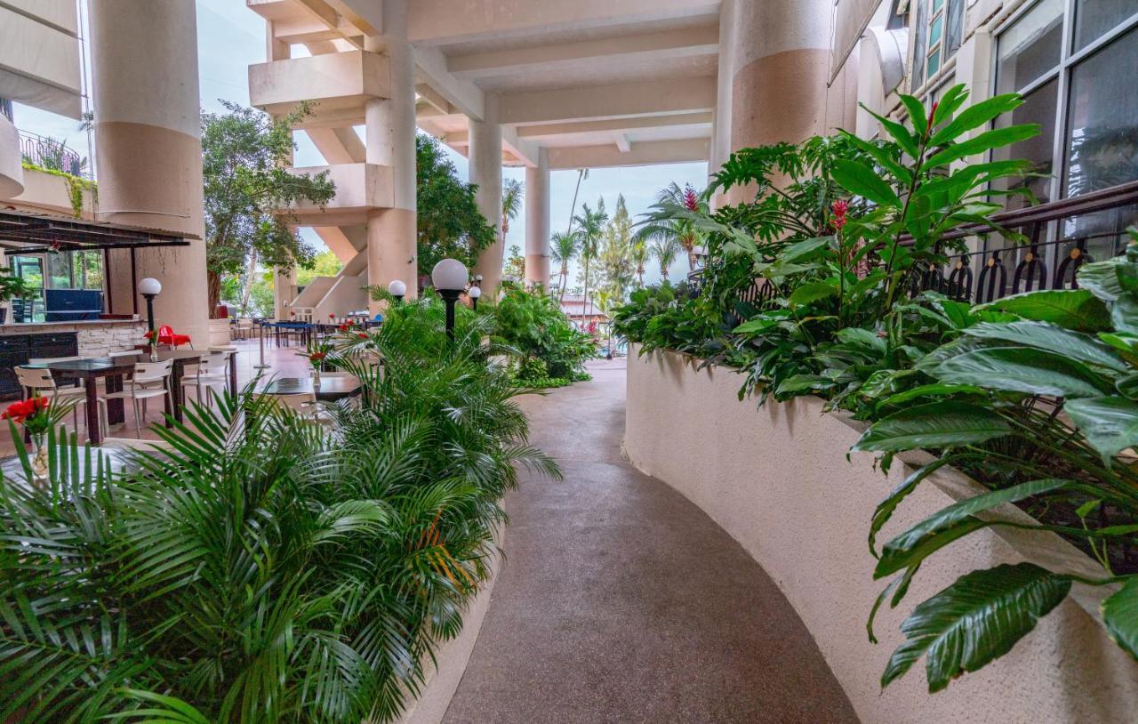 Romantic Couple Suite + Beach-Front Balcony 탄중붕가 외부 사진
